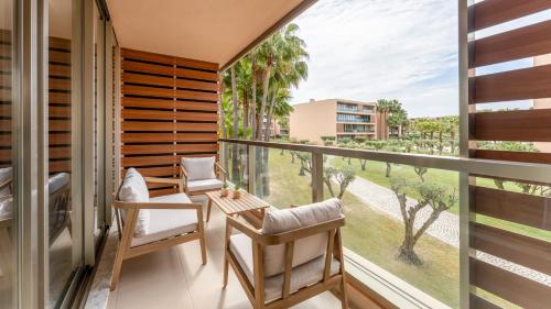 Seaside 3BDR Flat in Salgados with Pool by LovelyStay