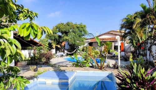 a backyard with a pool and a house at Pipa Universo in Pipa