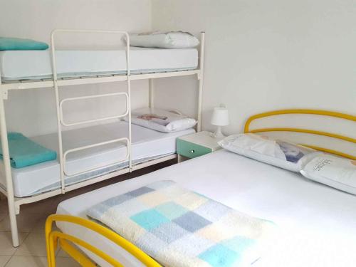 Ένα ή περισσότερα κρεβάτια σε δωμάτιο στο Apartments in Rosolina Mare 25084