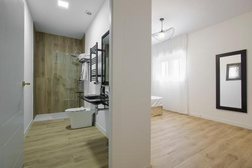 a bathroom with a shower and a toilet in a room at Hotel Finca Biazu in Ocaña