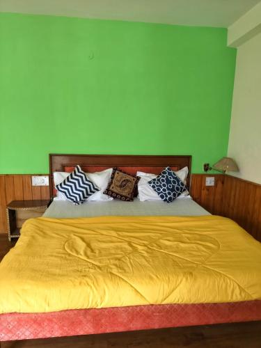 Cama o camas de una habitación en Joeys Hostel Manali