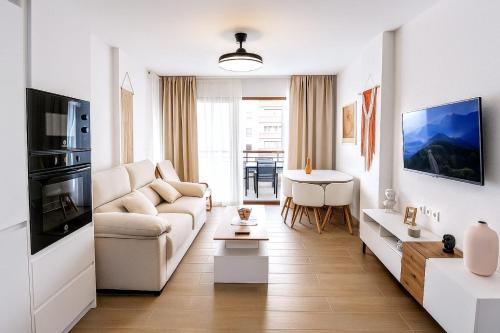 Apartamento "Casa Montes" con Piscina, Wifi y Parking Gratis!