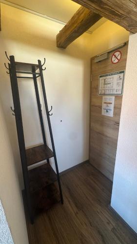 a room with a ladder next to a door at Rose Boardinghouse Zimmer mit Gemeinschaftsbad in Großbottwar