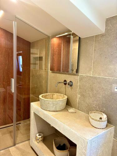 a bathroom with a sink and a shower at La Posta del Guardiano in Vieste