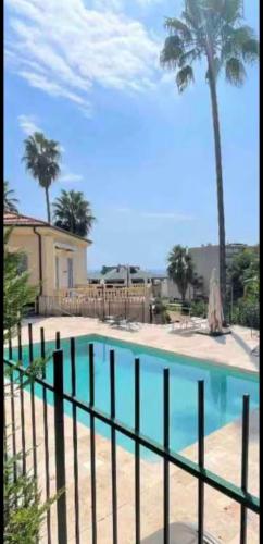 studio dans villa classée avec piscine