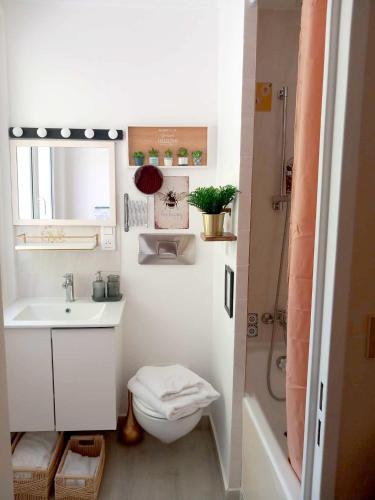 a small bathroom with a toilet and a sink at Les copains d'amour in Guérande