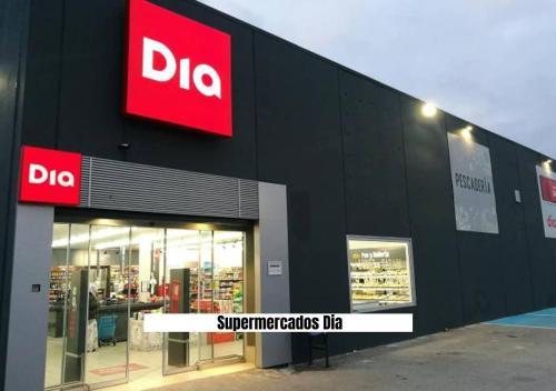 a store with a dico sign on the side of it at Apartalux San Pedro Ático de Luna in San Pedro del Pinatar