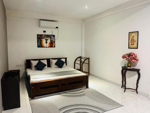 Postel nebo postele na pokoji v ubytování kandy hill villa