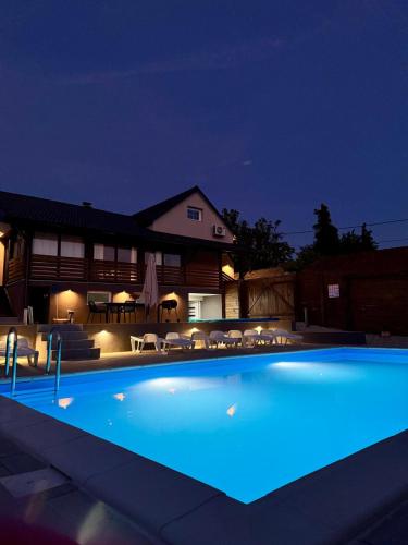 Kolam renang di atau dekat dengan Natura Lux Holiday House with Pool and Jacuzzi