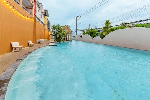 Afbeelding uit fotogalerij van Elong WG international hotel艺龙万国酒店 in Jomtien Beach