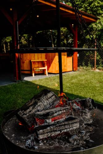 Kemudahan BBQ tersedia untuk tetamu di rumah percutian