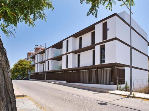 Las Mesas Modern Apartment with Pool in Estepona
