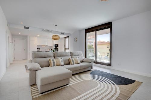 Las Mesas Modern Apartment with Pool in Estepona