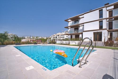 Las Mesas Modern Apartment with Pool in Estepona