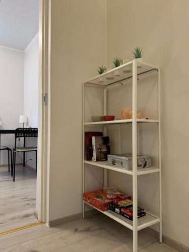 a white book shelf in a living room at Mai 10 apartment in Pärnu