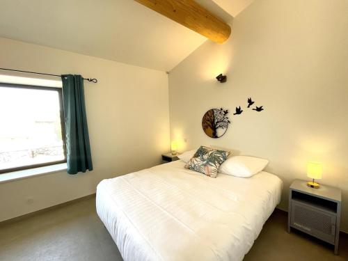 a bedroom with a bed with birds on the wall at La tanière d'Agoult in Goult