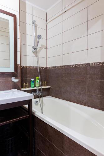 a bathroom with a bath tub and a sink at Central Corner Craiova in Craiova