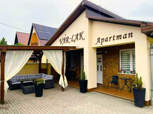 VÁR-LAK Apartman