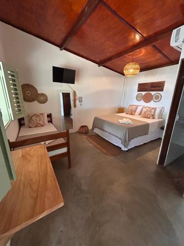a bedroom with a bed and a tv in a room at Cabaré Du Vento in Prea