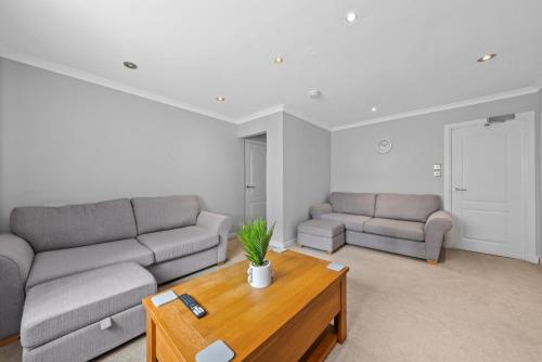 a living room with a couch and a coffee table at Modern Bannockburn Guest House - Ensuite Rooms Only in Bannockburn