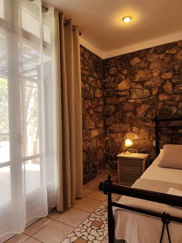 Postel nebo postele na pokoji v ubytování Elia Village by Irida Iris Group