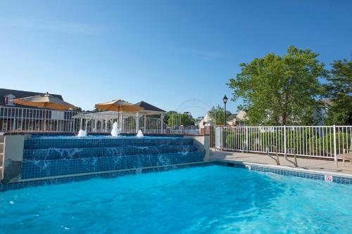 Bazén v ubytování Wyndham Kingsgate 1BR Apartment with Resort Access nebo v jeho okolí