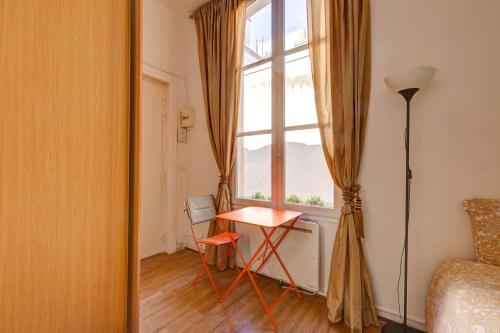 Small Luxurious Room in the heart of Saint Germain