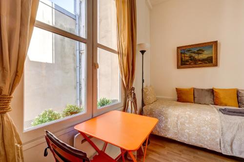 Small Luxurious Room in the heart of Saint Germain