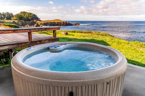 a jacuzzi tub with a view of the ocean at Tideaway Private Hot Tub and Expansive Ocean View in Fort Bragg