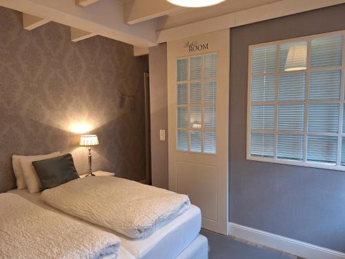 Casa-Cosi, tourist & business suites & flats with reserved parking included, private sauna bookableにあるベッド