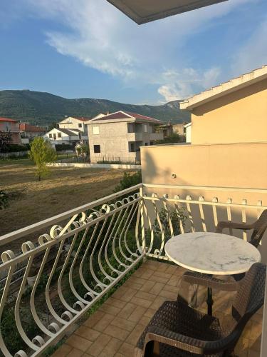 Nespecifikovaný výhled na hory nebo výhled na hory při pohledu z apartmánu