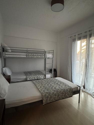 Postel nebo postele na pokoji v ubytování Seaside family house