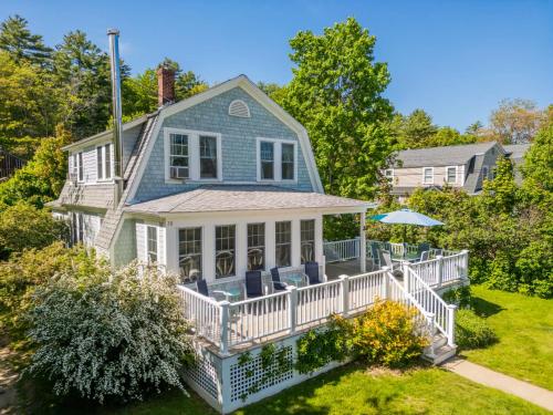 Κήπος έξω από το 10-Min Walk to Beach - Huge Deck - Near Downtown