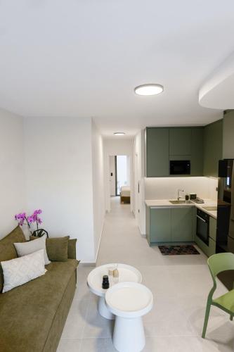ALMARLIVING Stylish 2BR Apartment in Ilioupolis
