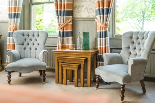 two chairs and a table in a room at The Ayrlington Guesthouse in Bath