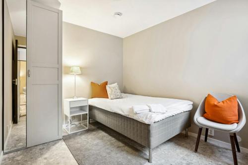 En eller flere senge i et værelse på Central Apartment for 3