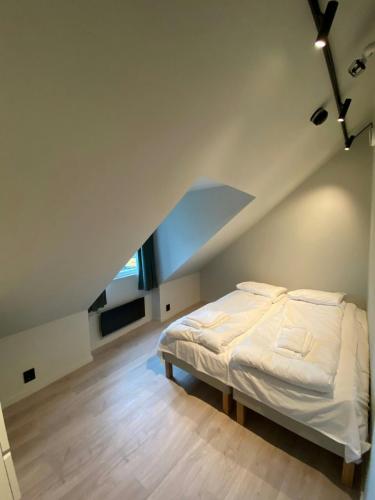 En eller flere senge i et værelse på Central Apartment for 5