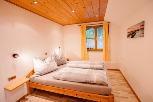Postel nebo postele na pokoji v ubytování Ferienwohnung Kogler