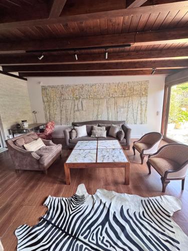 Fabuloso Bajo con Jardines