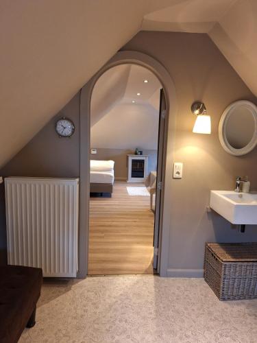 Casa-Cosi, tourist & business suites & flats with reserved parking included, private sauna bookableにあるベッド