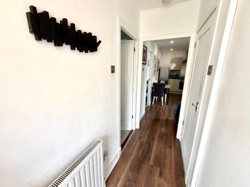 South Gyle House - SuperFast WiFi and Free Parking - 7 minutes from Edinburgh Airport photo 16