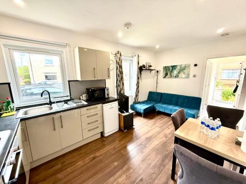 South Gyle House - SuperFast WiFi and Free Parking - 7 minutes from Edinburgh Airport photo 5