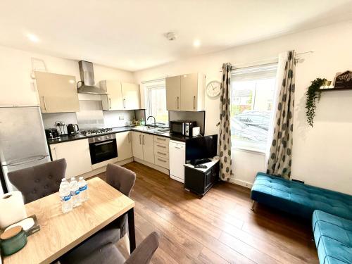 South Gyle House - SuperFast WiFi and Free Parking - 7 minutes from Edinburgh Airport photo 7