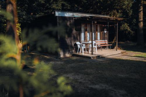 a small shed with two chairs and a bench at Rekreační a školicí středisko Zájezek in Chlum u Třeboně