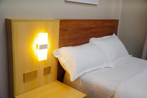 Voodi või voodid majutusasutuse White Cottage Suites toas