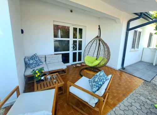 Khu vực ghế ngồi tại Holiday home Morgan