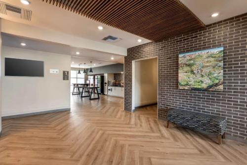 a living room with a brick wall and a bench at Extended Stay America Premier Suites - Colorado Springs - South in Colorado Springs
