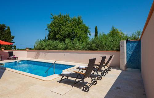 Lovely Apartment In Pula With Kitchen