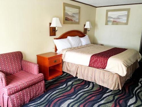 A bed or beds in a room at Blue Stone Inn