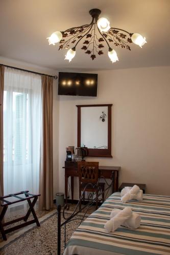 Postel nebo postele na pokoji v ubytování Locanda del Gufo Civezza